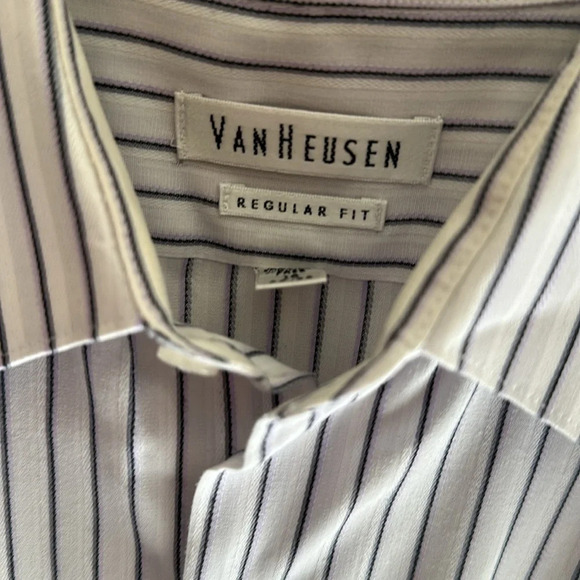 Men’s Van Heusen Striped Button Down Shirt - Picture 2 of 5